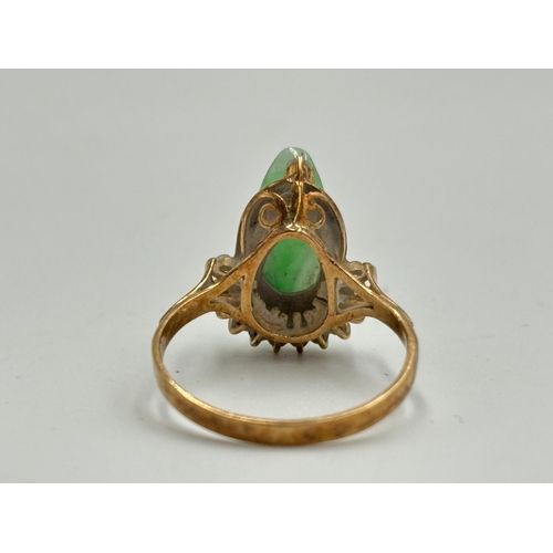 2132 - An 18k gold carved jade frog and clear stone set ring, size P - approx. gross weight 4.1g