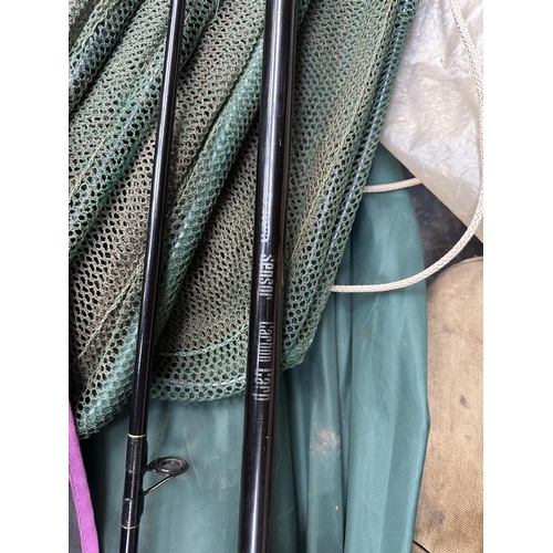 1011 - A collection of fishing items to include Ron Thompson fish friendly net, Pantera carp net, Diawa Sen... 