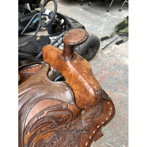 1024 - A tan leather American saddle