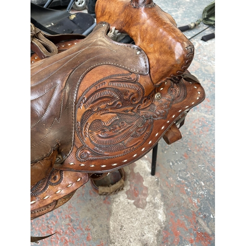 1024 - A tan leather American saddle