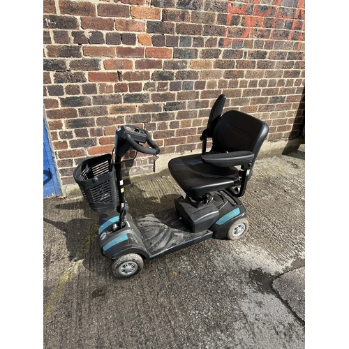 1026 - A Rascal Veox mobility scooter with key and charger