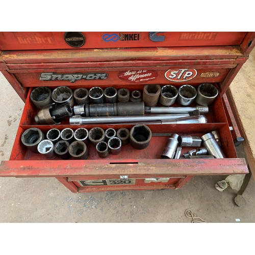 1067 - A Snap-On red metal rolling tool chest with contents and keys - approx. 135cm high x 67cm wide x 46c... 