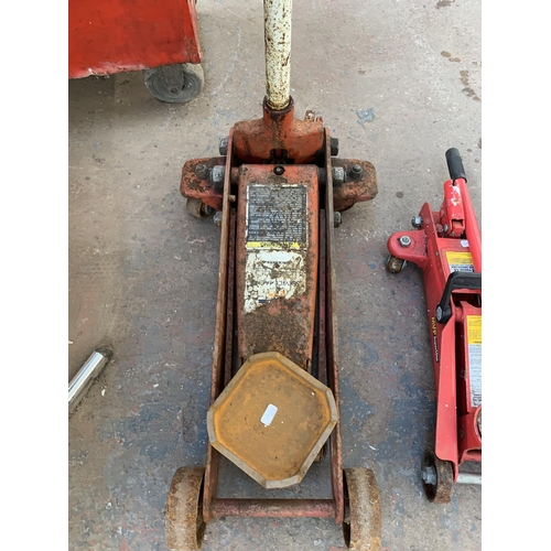 1068 - Three car jacks, two x two tonne trolley and one 3 tonne welded bottle