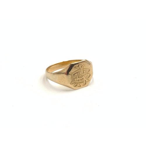 2149 - A yellow metal signet ring, size R - approx. gross weight 2.7g