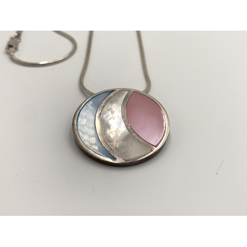 2119 - A .925 silver mother of pearl pendant necklace - approx. gross weight 14.75g and approx. 45cm long