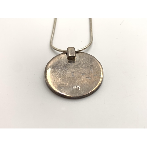 2119 - A .925 silver mother of pearl pendant necklace - approx. gross weight 14.75g and approx. 45cm long