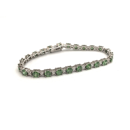 2153 - A .925 silver clear and green gemstone tennis bracelet - approx. gross weight 14g