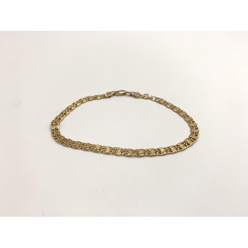 2154 - A 9ct gold chain bracelet - approx. gross weight 1.8g