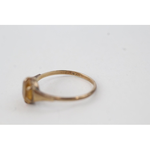 2012 - A 9ct gold oval cut topaz paste dress ring - approx. gross weight 1.1g