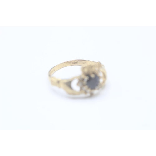 2031 - A 9ct gold sapphire and cubic zirconia claddagh ring - approx. gross weight 2.1g