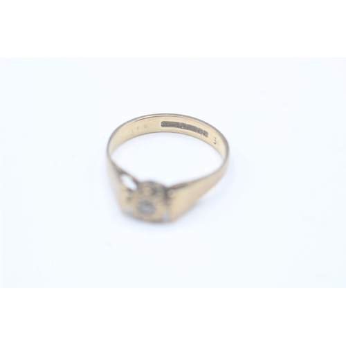 2032 - A 9ct gold diamond single stone ring - approx. gross weight 1.6g