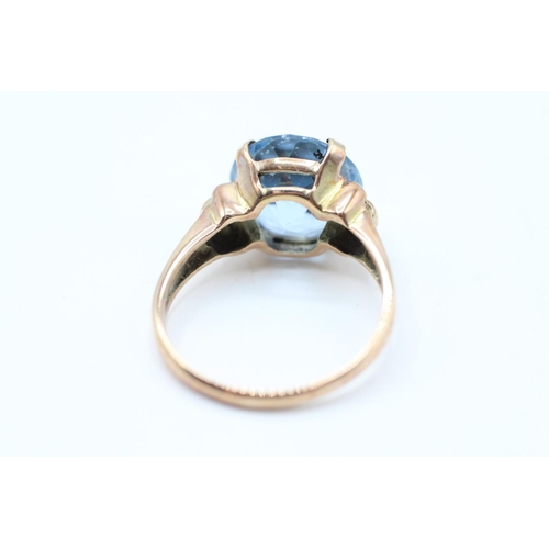 2056 - A 9ct gold round blue gemstone single stone ring - approx. gross weight 3.6g