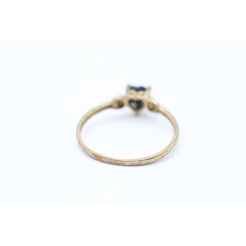 2061 - A 9ct gold sapphire single stone heart ring - approx. gross weight 0.9g