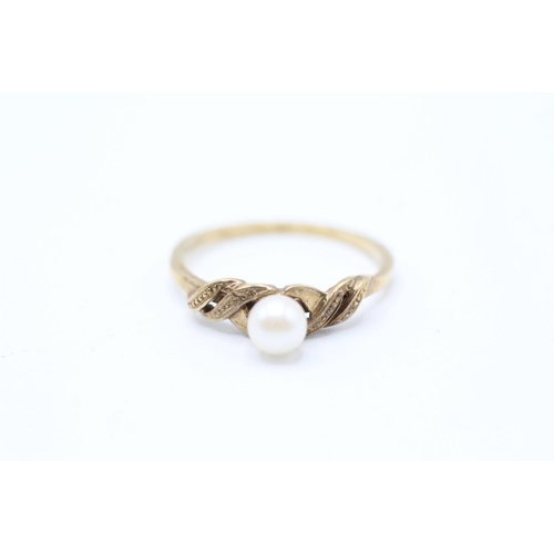 2067 - A 9ct gold cultured pearl single stone ring - approx. gross weight 1.5g