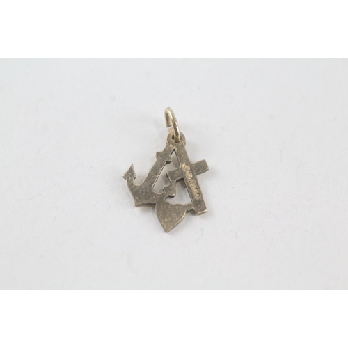 2070 - A 9ct gold faith, hope and charity charm - approx. gross weight 0.6g