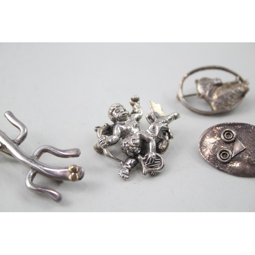 2089 - Five silver brooches, four hallmarked .925 and one stamped silver - approx. gross weight 32g