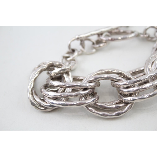 2095 - A sterling silver hammered links statement bracelet - approx. gross weight 82g