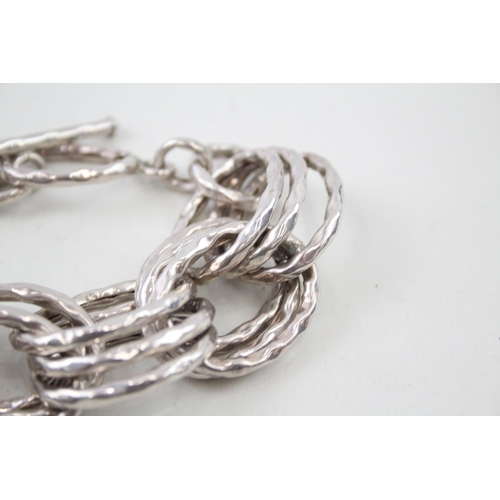 2095 - A sterling silver hammered links statement bracelet - approx. gross weight 82g