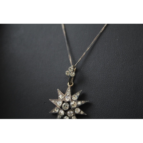 2099 - An antique sterling silver paste set star pendant necklace with box - approx. gross weight 8g