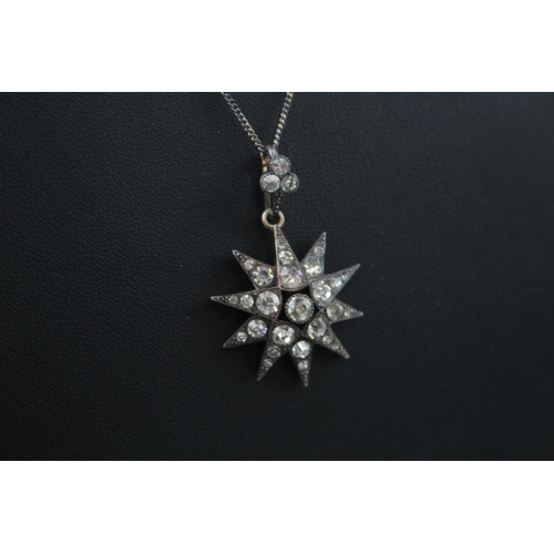 2099 - An antique sterling silver paste set star pendant necklace with box - approx. gross weight 8g