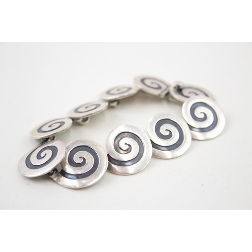 2102 - A Mexican Maricela Tasco sterling silver swirl panel bracelet - approx. gross weight 37g