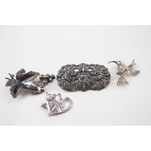 2104 - Four silver brooches, two .925, one .935 and one stamped silver - approx. gross weight 48g