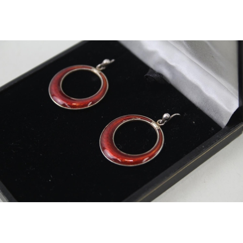 2105 - A pair of Ivar T Holth of Norway sterling silver and enamel drop earrings - approx. gross weight 5g