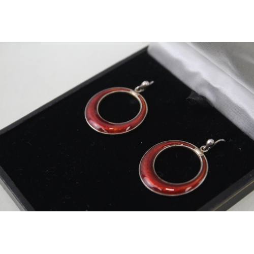 2105 - A pair of Ivar T Holth of Norway sterling silver and enamel drop earrings - approx. gross weight 5g