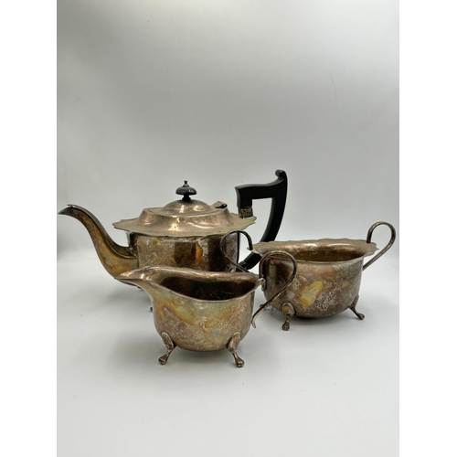 A Viner's Ltd hallmarked Sheffield silver three piece tea service, dated 1931 - approx. gross weight 1094g