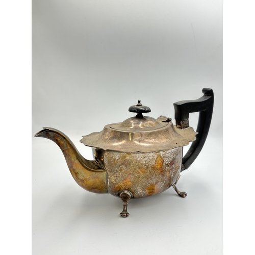 2210 - A Viner's Ltd hallmarked Sheffield silver three piece tea service, dated 1931 - approx. gross weight... 