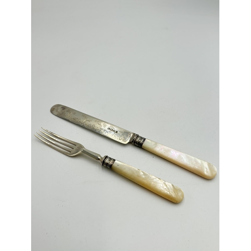 2218 - An oak cased hallmarked Sheffield silver and mother of pearl handled 12 piece cutlery set, dated 190... 