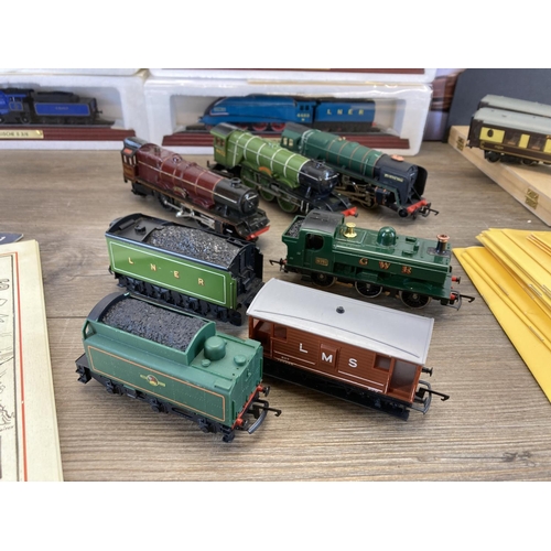 421 - A collection of model locomotives and tenders to include King Class GWR, Schools Class 220SR, PLM Pa... 