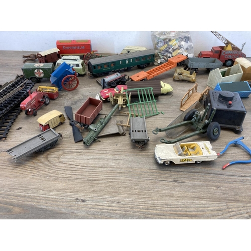 425 - A collection of vintage toys to include Tri-ang model locomotive, diecast model vehicles, Britains f... 