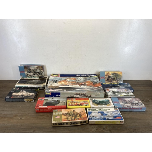 435 - A large collection of model kits to include Airfix, Hasegawa, Mitsuwa, Heljan, Revell etc.