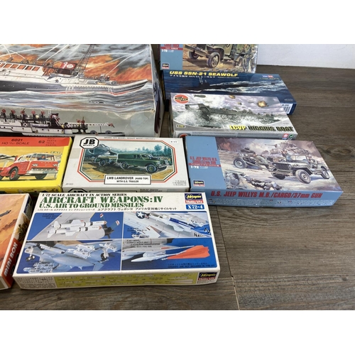 435 - A large collection of model kits to include Airfix, Hasegawa, Mitsuwa, Heljan, Revell etc.