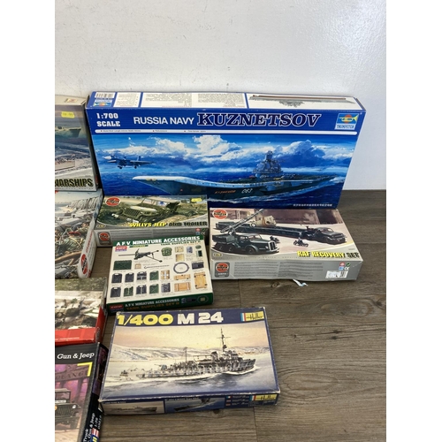 442 - A collection of model kits to include Airfix, Trumpeter, Tamiya, Revell etc.