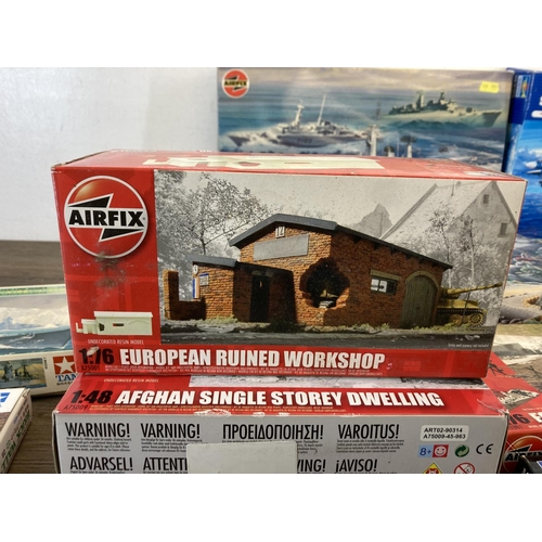 442 - A collection of model kits to include Airfix, Trumpeter, Tamiya, Revell etc.