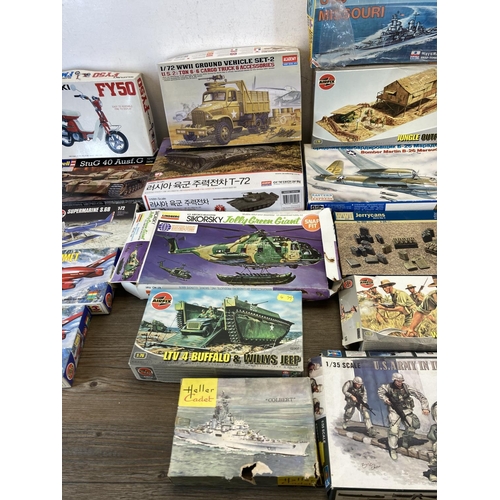 443 - A large collection of model kits to include Airfix, Revell, Hasegawa, Italeri, ESCI, Eastern Express... 