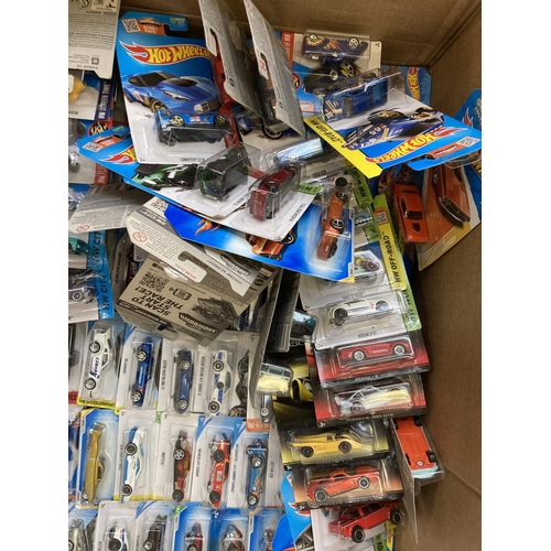 475 - 122 boxed Hot Wheels diecast model vehicles