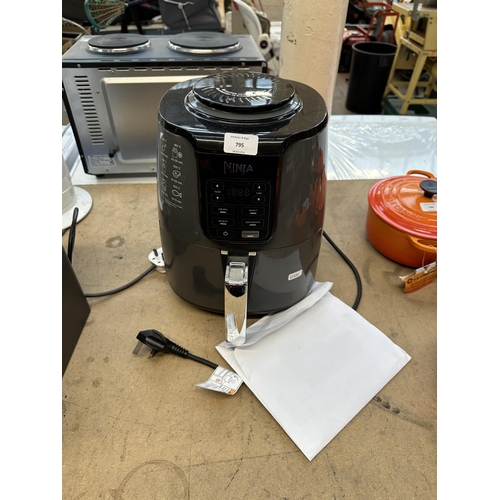 795 - A Ninja AF100UKS5 air fryer with instruction manual