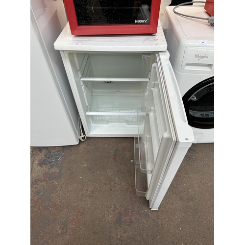 810 - A Currys Essentials CUL55W12 55cm under counter fridge