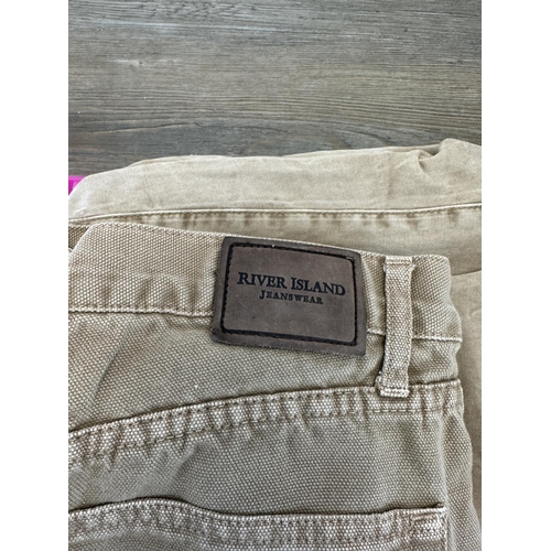 512 - Five pairs of men's trousers to include River Island, Denim Co, Levi's etc.