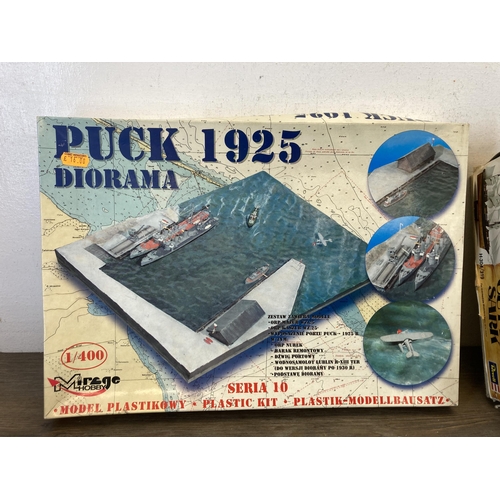 498 - A large collection of model kits to include Airfix, Revell, Heller etc.