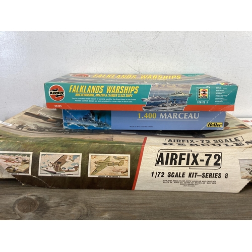 499 - A large collection of model kits to include Airfix, Heller, Frog, Hasegawa, Revell etc.