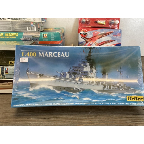 499 - A large collection of model kits to include Airfix, Heller, Frog, Hasegawa, Revell etc.