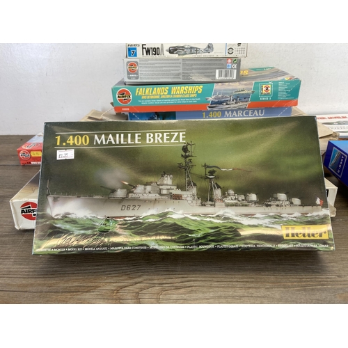 499 - A large collection of model kits to include Airfix, Heller, Frog, Hasegawa, Revell etc.