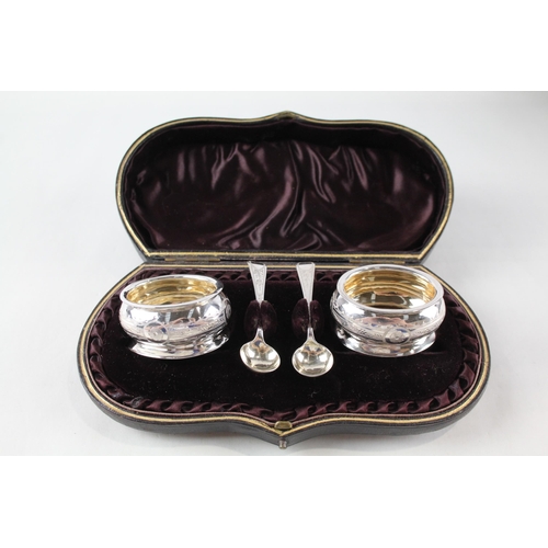 2247 - A pair of Victorian hallmarked Birmingham silver condiment dishes with spoons and fitted case - appr... 