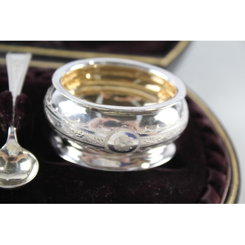 2247 - A pair of Victorian hallmarked Birmingham silver condiment dishes with spoons and fitted case - appr... 