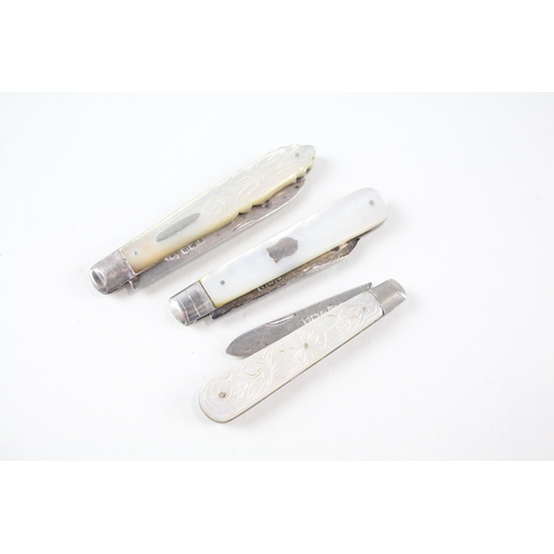 2254 - Three hallmarked sterling silver and mother of pearl fruit knives - approx. gross weight 54g