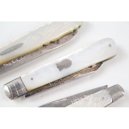 2254 - Three hallmarked sterling silver and mother of pearl fruit knives - approx. gross weight 54g